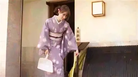 Unterwürfige japanische Frau gefällt leidenschaftlich ihrem Ehemann